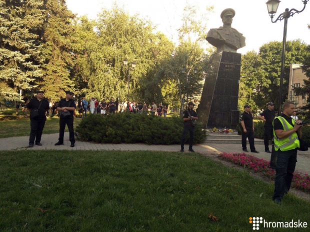 У Харкові поряд з бюстом Жукова пройшла акція протесту