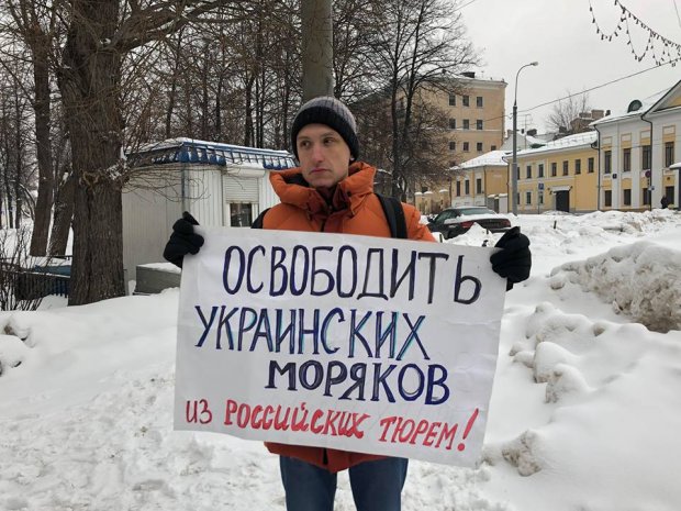 В автозаках співали гімн України, – ексклюзивне інтервю зі звільненим моряком Андрієм Ейдером