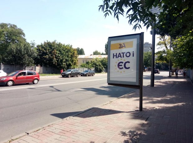 В день тиші перед виборами на вулицях України залишилася прихована агітація: фото