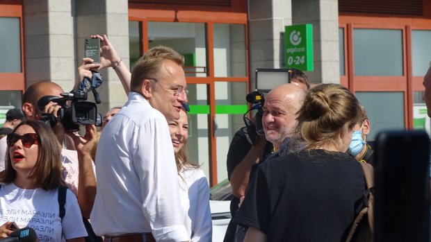В Одесі влаштували культурний майдан проти звільнення Ройтбурда: вражаючі фото