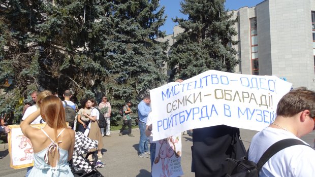 В Одесі влаштували культурний майдан проти звільнення Ройтбурда: вражаючі фото