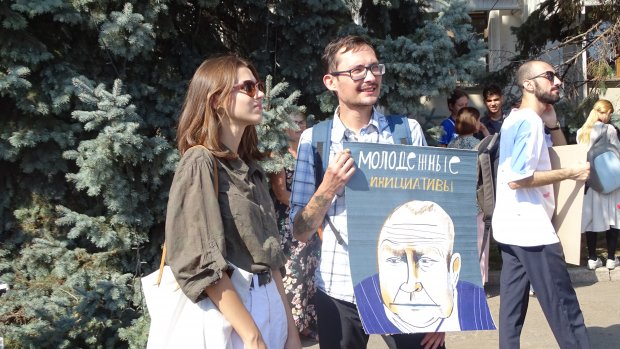 В Одесі влаштували культурний майдан проти звільнення Ройтбурда: вражаючі фото