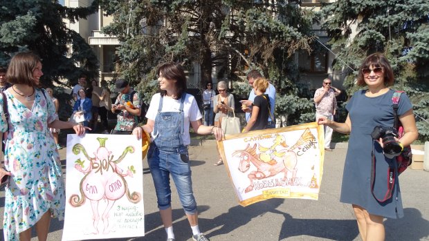 В Одесі влаштували культурний майдан проти звільнення Ройтбурда: вражаючі фото