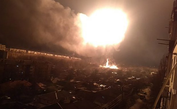 Вибухи та пожежа у Кропивницькому, є постраждалі: фото і відео (оновлено)