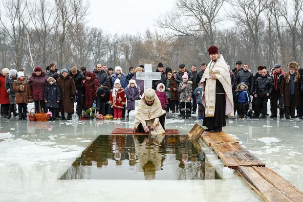 Водохреща близько: як підготувати організм до купання в ополонці за два дні