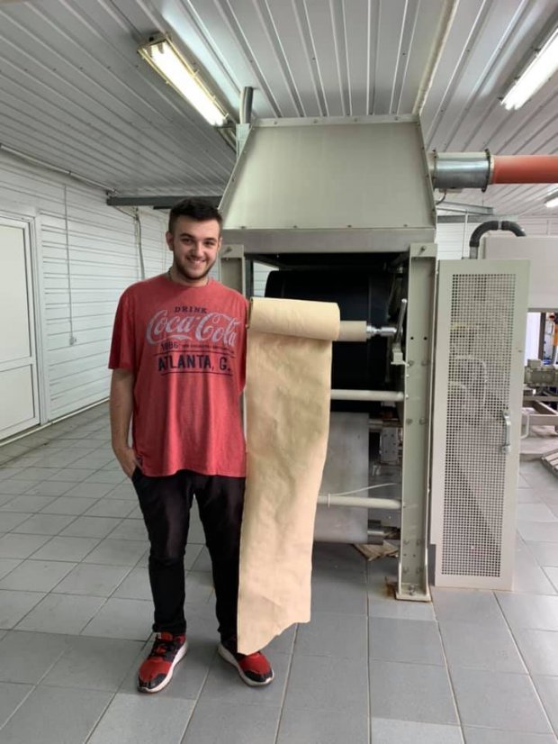 Вперше у світі: український студент запустить виробництво паперу з опалого листя
