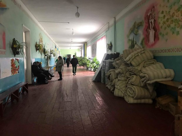 Як і куди евакуйовують людей після вибухів у Ічні: ексклюзивний фоторепортаж