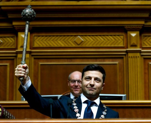 Які палки в колеса встиг поставити Порошенко Зеленському