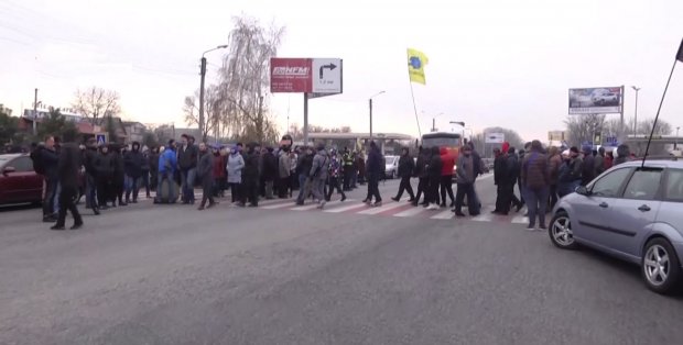 Як пройшла акція протесту євробляхерів у 50-ти містах України: фото з місця подій