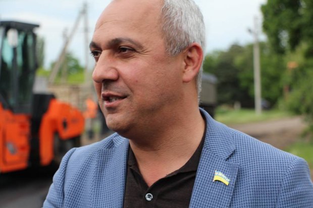 Який вигляд мають українські дороги після дорогого ремонту: шокуючі фото та відео