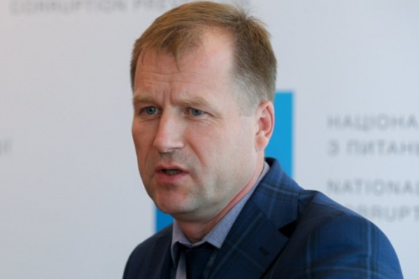 Засуджена за корупцію працівниця НАЗК рік незаконно перевіряла декларації перших осіб