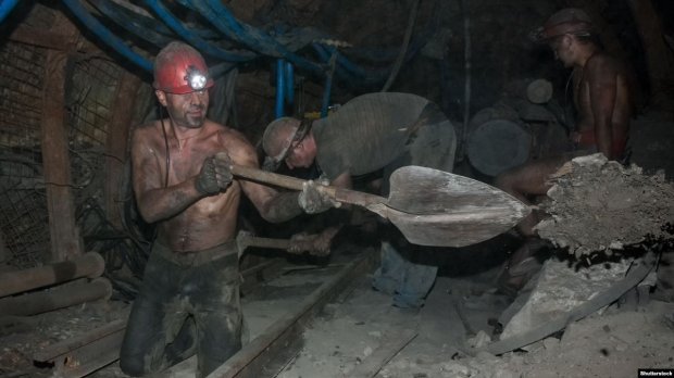 Зеленський відзначив орденами понад 50 гірників до Дня шахтаря
