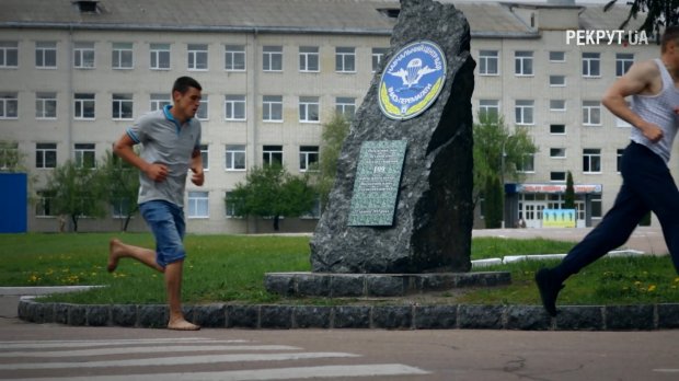 Жесткий отбор и психологические тесты: как закаляют украинских десантов