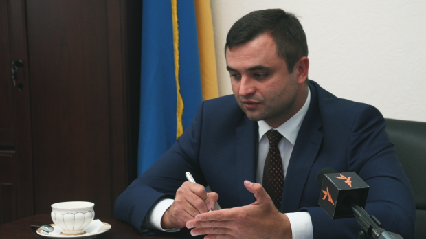 Життя в позику: начальник економічного департаменту ГПУ Гуцуляк живе не в своєму маєтку