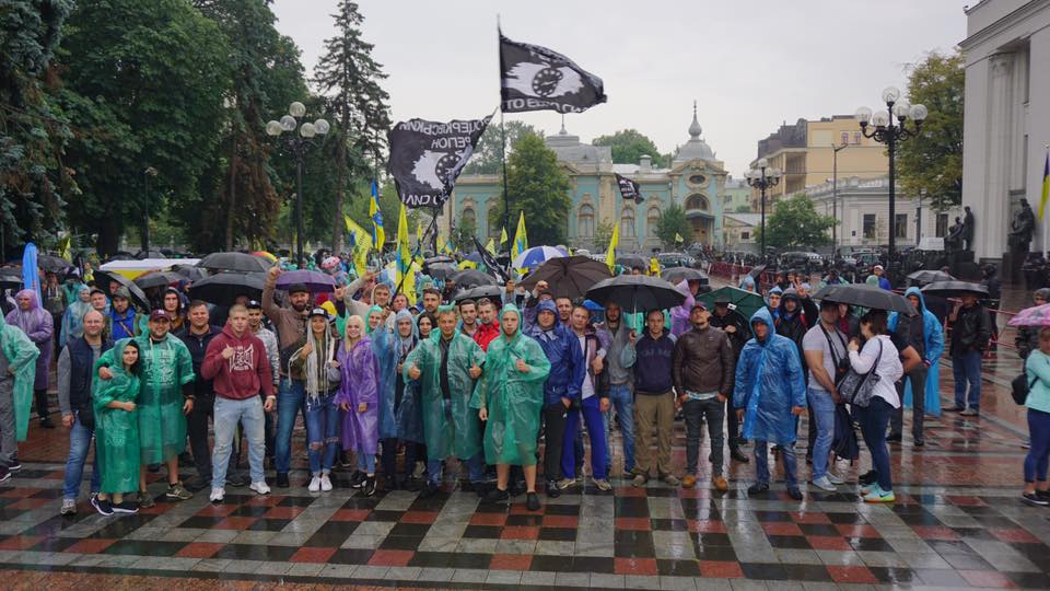 Центр Киева заблокировали протестующие водители автомобилей с еврономерами (фото, видео)