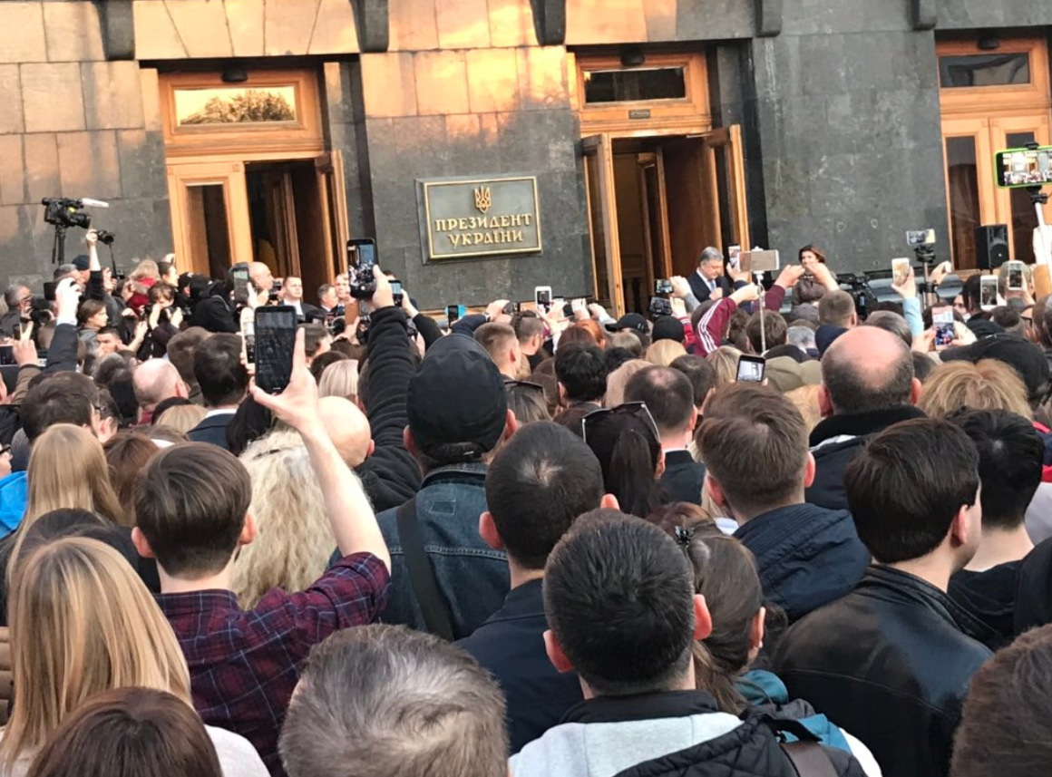 Через год так через год: Порошенко пообещал вернуться на Банковую