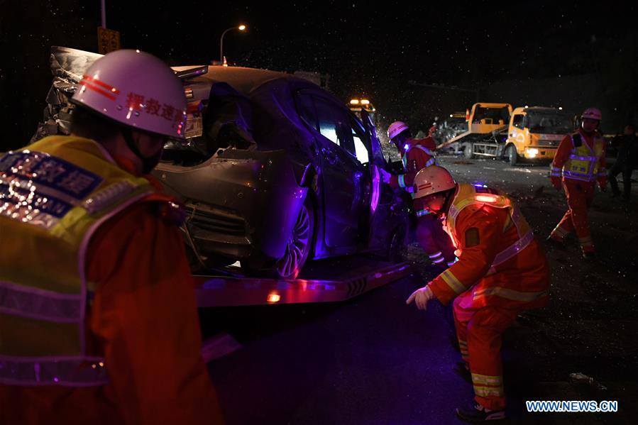 ДТП с участием 31 автомобиля в Китае: Количество жертв увеличилось до 15