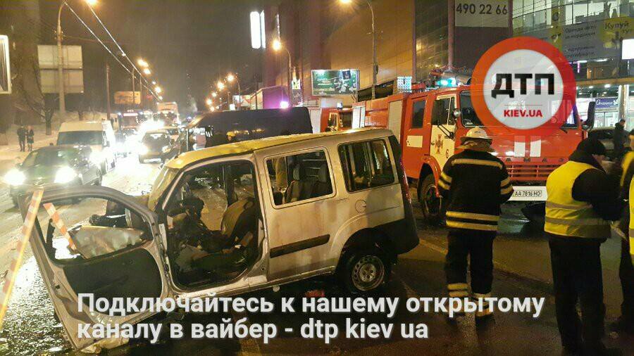 ДТП в Киеве: Один погибший и 9 госпитализированных, среди них дети и беременные женщины