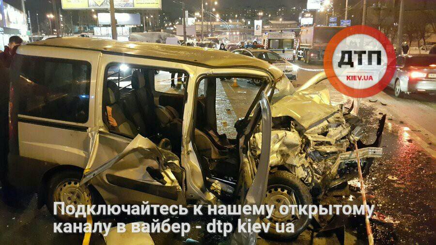 ДТП в Киеве: Один погибший и 9 госпитализированных, среди них дети и беременные женщины