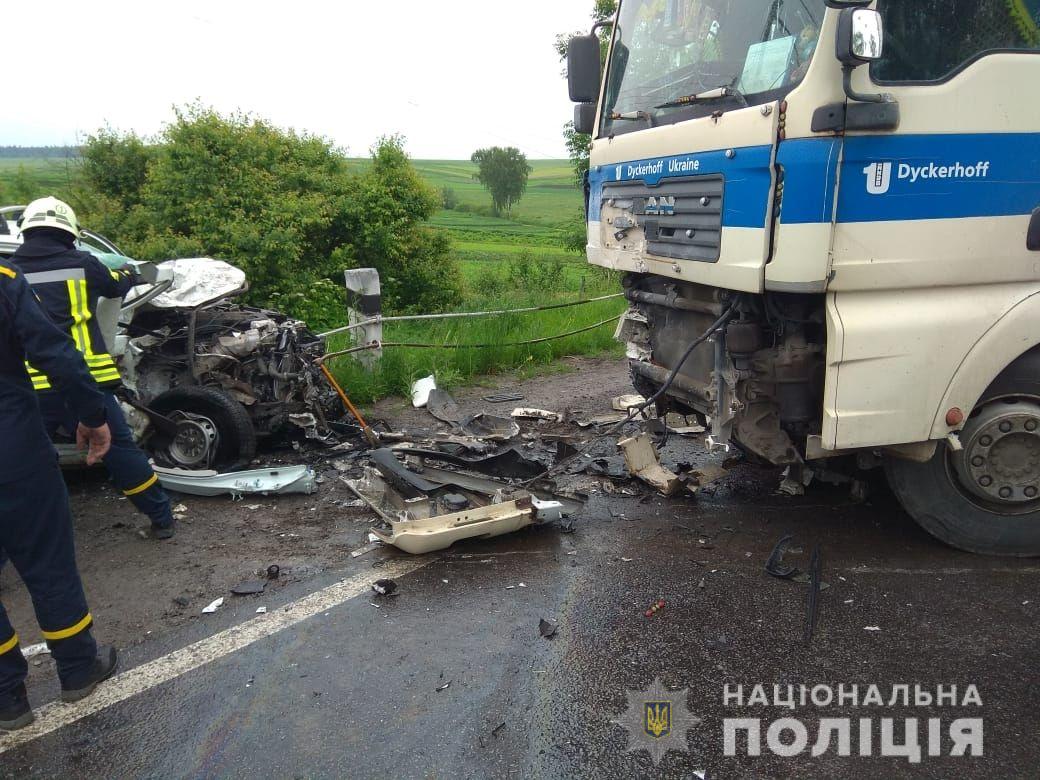 ДТП в Тернопольской области: три человека погибли, еще двое - в тяжелом состоянии