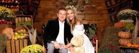 Джастин Бибер в рубашке-поло и Хейли в мини-платье прибыли на собственную свадьбу