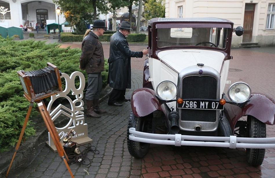 Фотофакт: львівянам показали перше таксі довоєнного часу