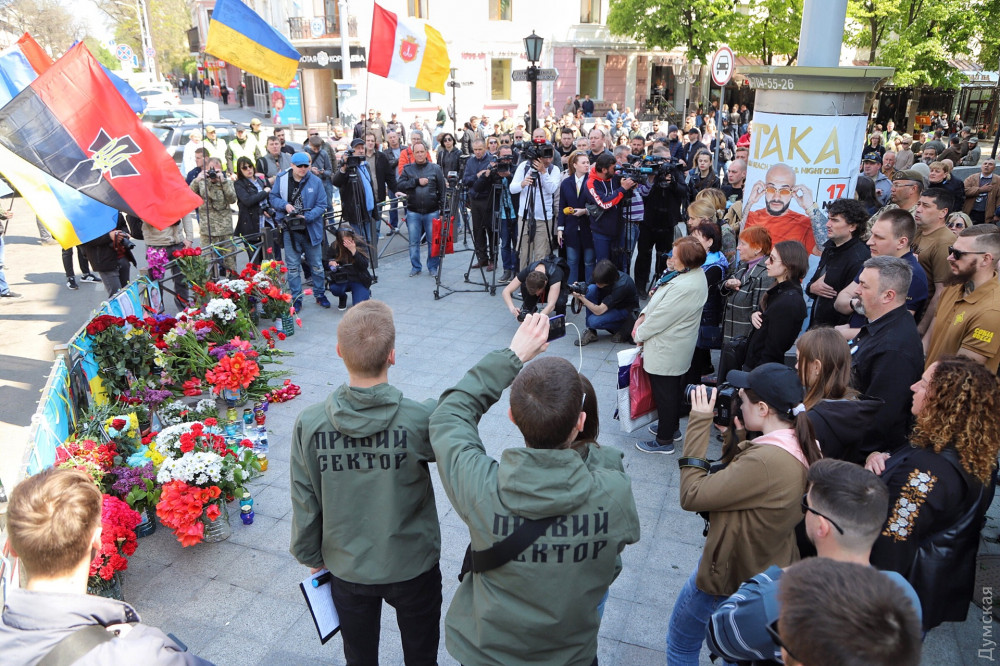 Годовщина 2 мая 2014 года: Новинский и Мураев привезли в Одессу несколько автобусов «поддержки» — СМИ (ФОТО)