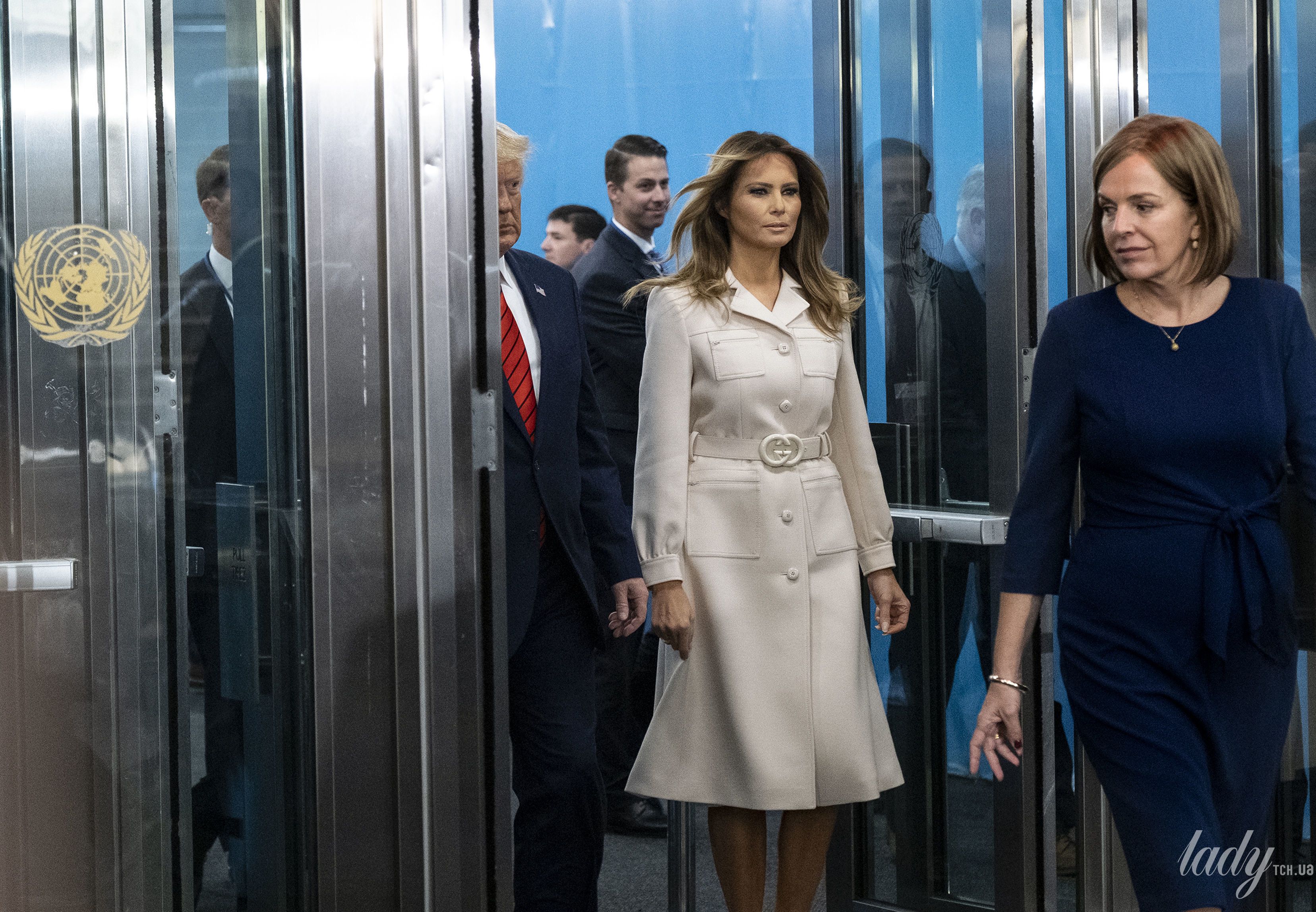 Кому більше пасує білий: Дженніфер Лопес, Ріанна і Меланія Трамп