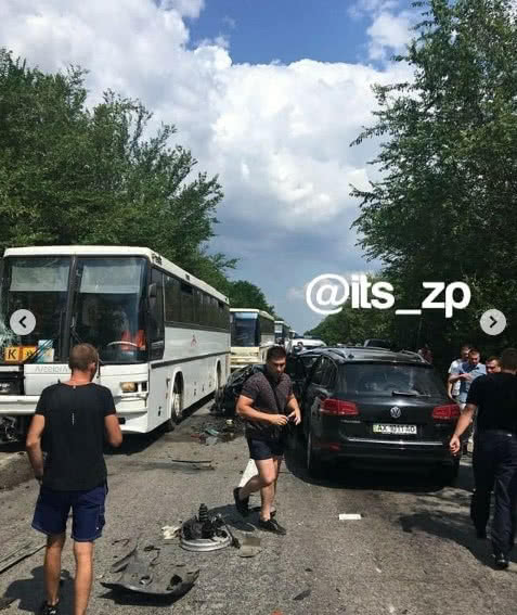 Кортеж Зеленского попал в масштабное ДТП в Запорожской области (ФОТО, ВИДЕО)