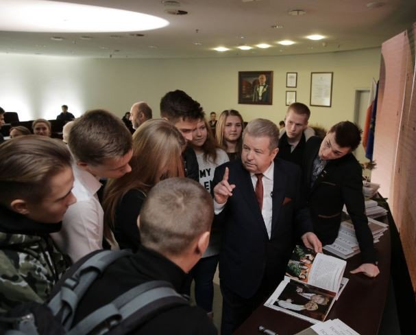 Михаил Поплавский презентовал книгу Ректор в Европе