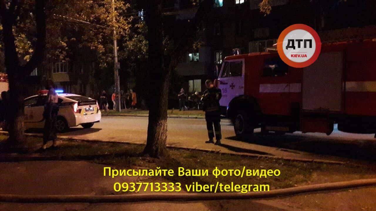 На Дарнице в Киеве подожгли книжный магазин с продавцом внутри