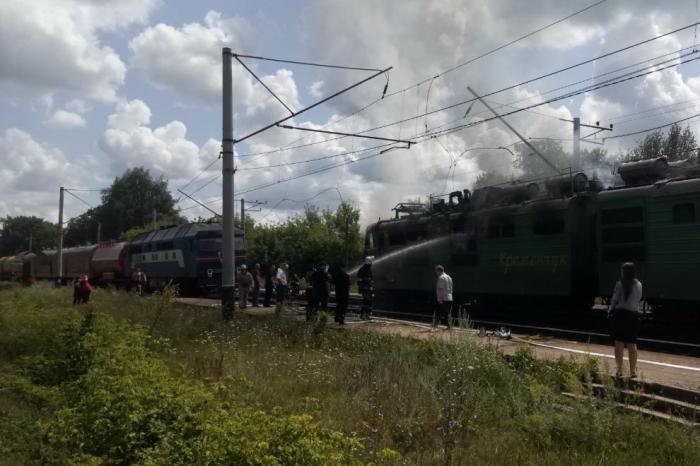 На Харьковщине во время движения загорелся тепловоз (ФОТО)