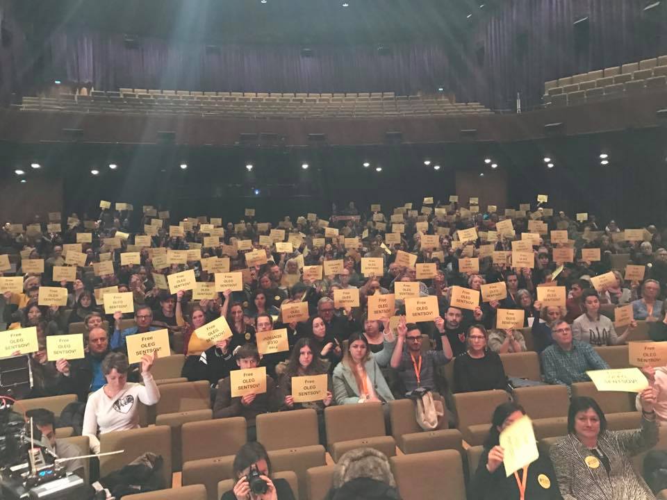 На кинофестивале Берлинале прошел флешмоб с требованием к РФ освободить Олега Сенцова