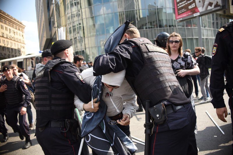 На митинге За свободный интернет в Москве задержали несколько десятков человек
