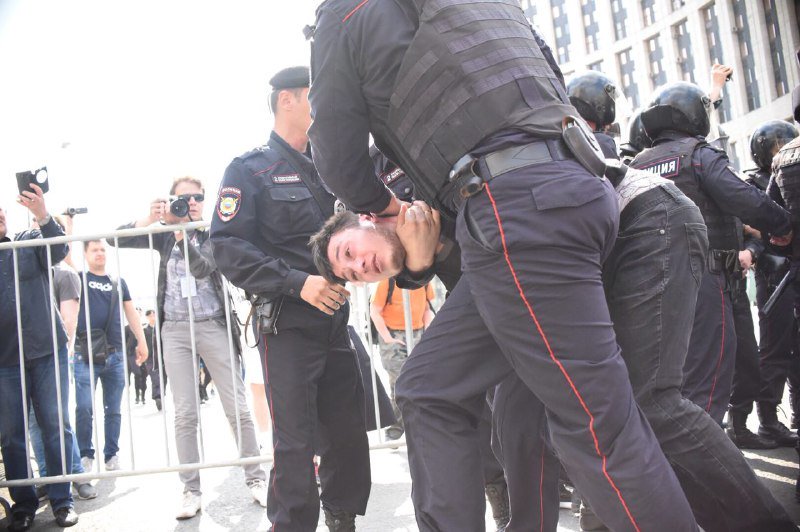На митинге За свободный интернет в Москве задержали несколько десятков человек