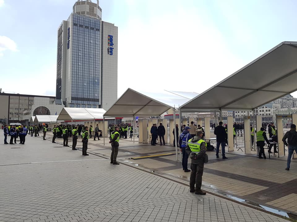 На Олимпийском завершили подготовку к дебатам: Фото и видео изнутри стадиона