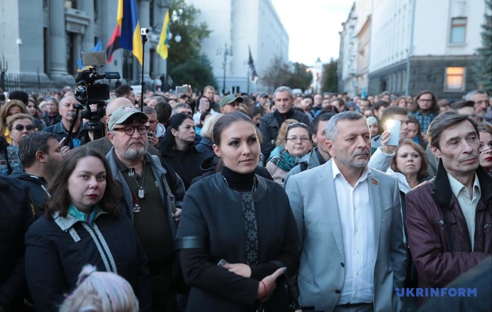 Нет капитуляции: тысяча митингующих пикетировали Офис Президента (ФОТО)