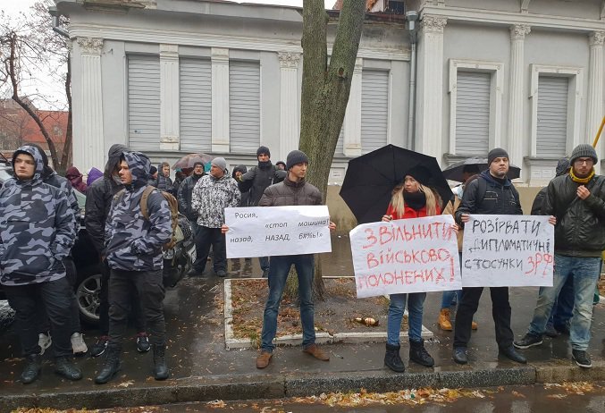 От тарана буксира до военного положения: Полная хронология эскалации конфликта в Азовском море и ее последствия