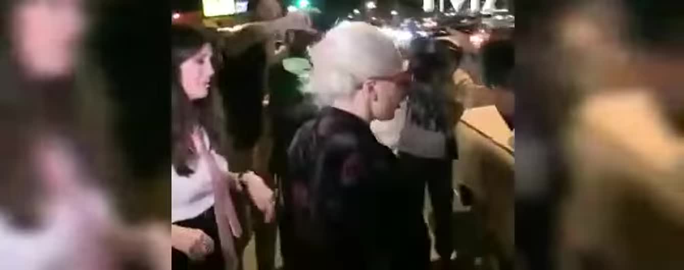 Падение нетрезвой Леди Гаги и жесткий поединок медведей посреди трассы. Тренды Сети
