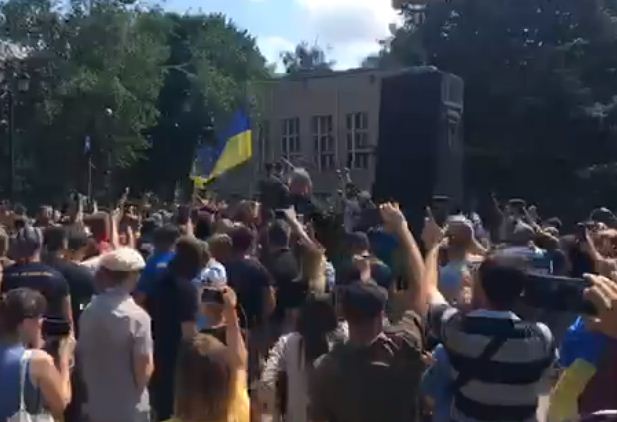 Памятник советскому маршалу Жукову снова снесли в Харькове (ФОТО, ВИДЕО)