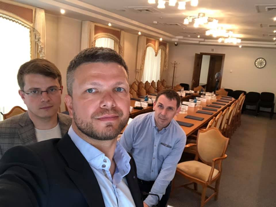 Парламентские выборы: нардепы массово игнорируют заседания комитета, рассматривающего открытые списки (ФОТО)