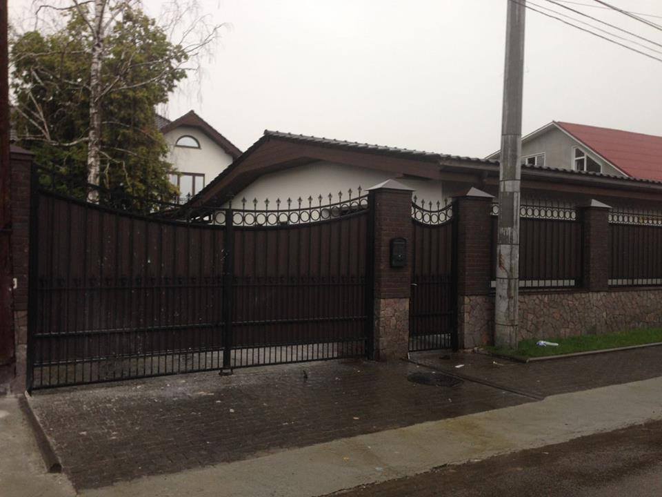 Под Киевом взорвалось самодельное взрывное устройство, пострадала супружеская пара