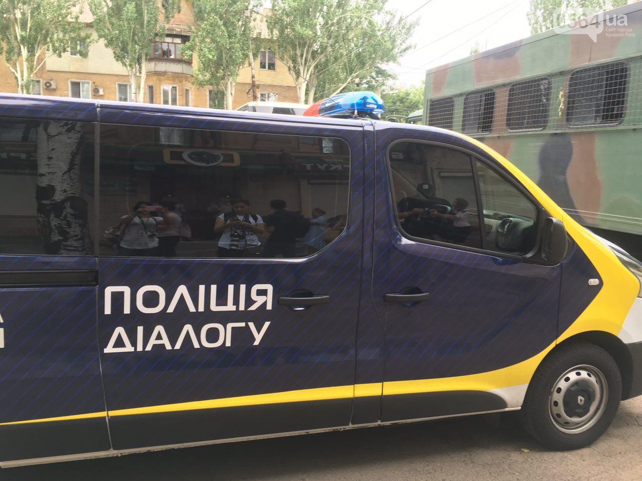 Под присмотром ОБСЕ и с радужными плакатами: В Кривом Роге впервые прошел Марш равенства