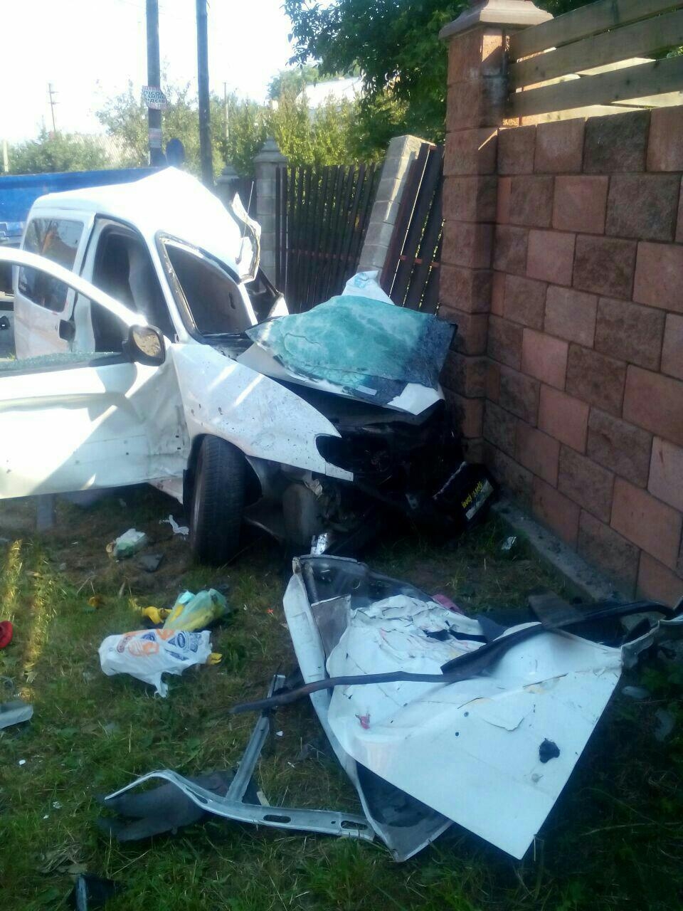 Под Ровно при столкновении легковушки и грузовика погибли 3 человека, в том числе двое детей
