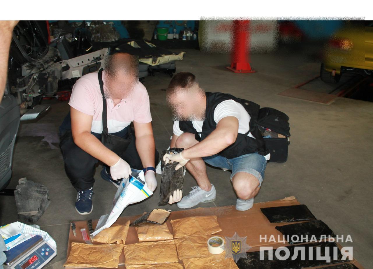 Полиция разоблачила международную группу наркодилеров с героином на сумму более 50 млн грн
