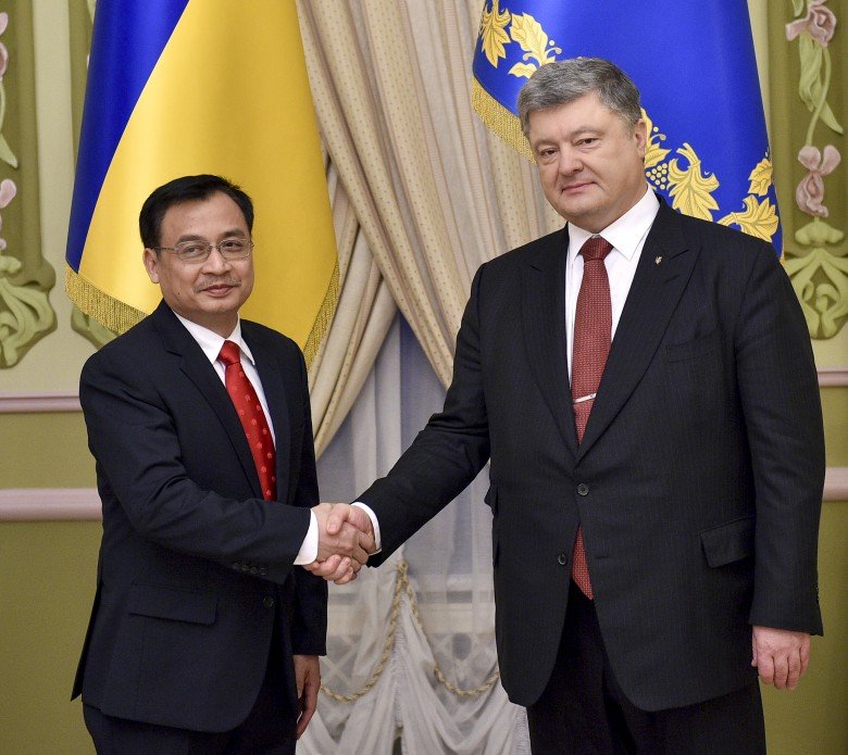 Порошенко принял верительные грамоты от послов Индонезии, Вьетнама, Австралии и Испании