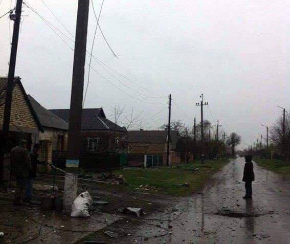 Последствия обстрела Марьинки из минометов: фото