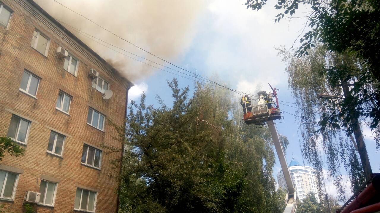 Пожар в пятиэтажке в Броварах ликвидирован, - ГосЧС