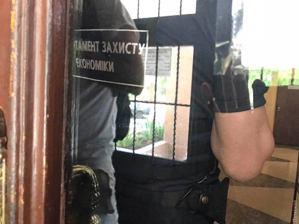 Правоохранители устроили обыски в мэрии Одессы, СМИ сообщают о задержаниях (ФОТО)