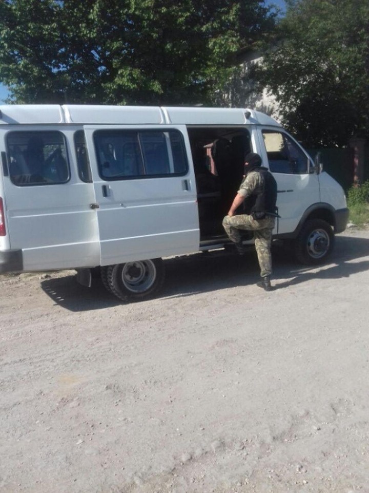 Российские силовики снова устроили обыски у крымских татар (ФОТО)